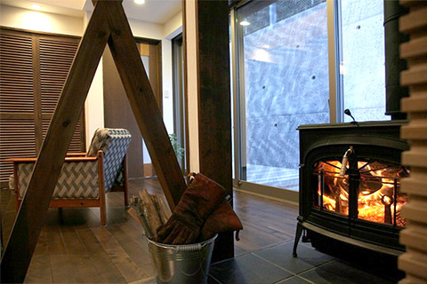 リビングにある暖炉イメージ写真